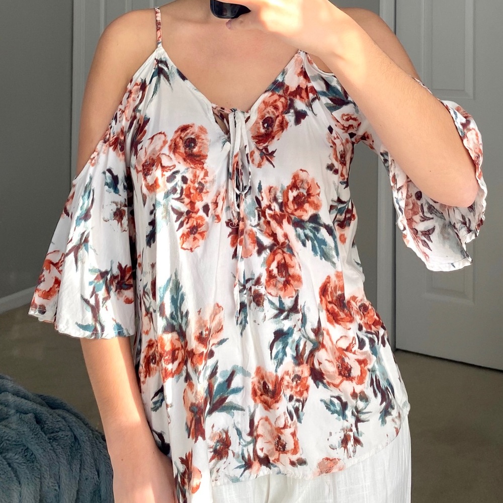 Off the shoulder flowy flowered top - Picture 1 of 4